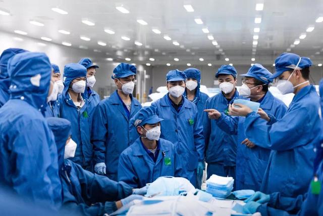 為什么上海能迅速集結(jié)出“抗疫生力軍”？這一緊急立法是關(guān)鍵