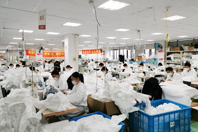 誠格防護服生產現(xiàn)場